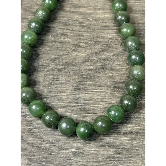 Beautiful Vintage Green Jade Beaded Necklace And 14KT Earrings Hoops - Picture 2 of 6